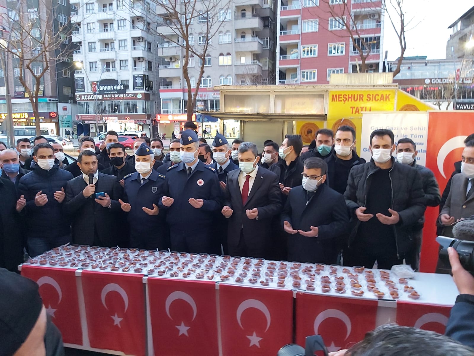 Helva, Lokma ve Aşure Dağıtımları