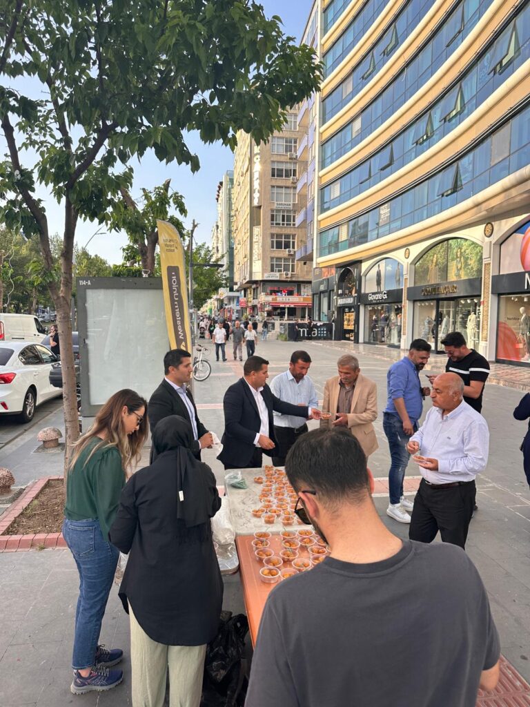 ŞEHİTLERİMİZ İÇİN LOKMA DAĞITTIK