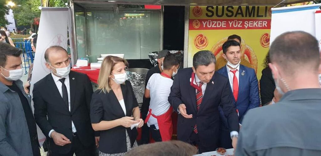 15 Temmuz şehitleri ve gazilerinin hayrına lokma dağıttık